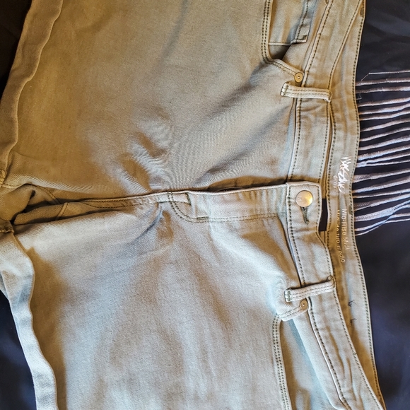 Shorts - Picture 5 of 5